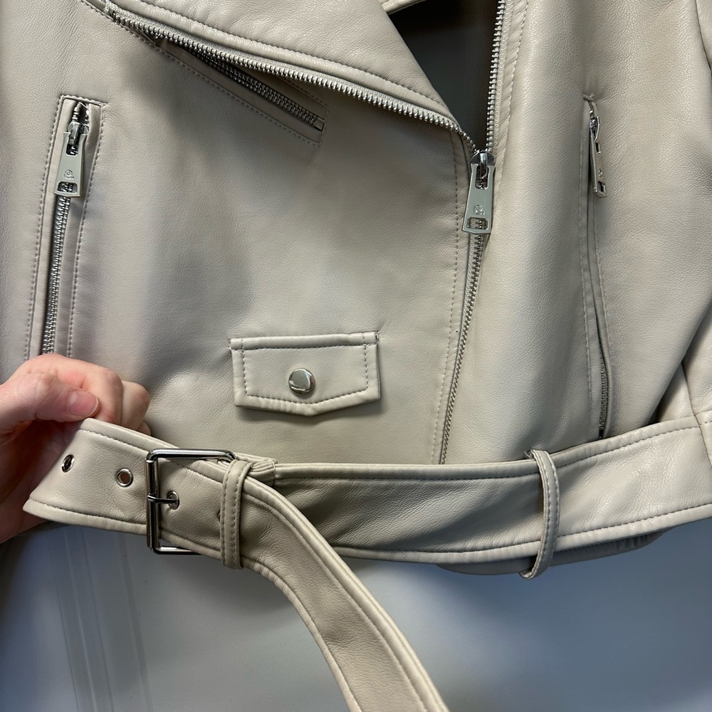Elodie Chic cream Cropped Biker Jacket - Picture 3 of 9